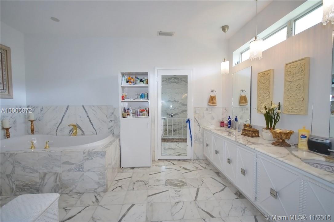 GOLDEN BEACH SEC D - Residential