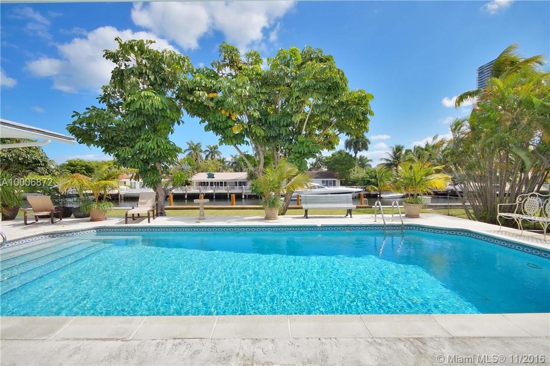 GOLDEN BEACH SEC D - Residential