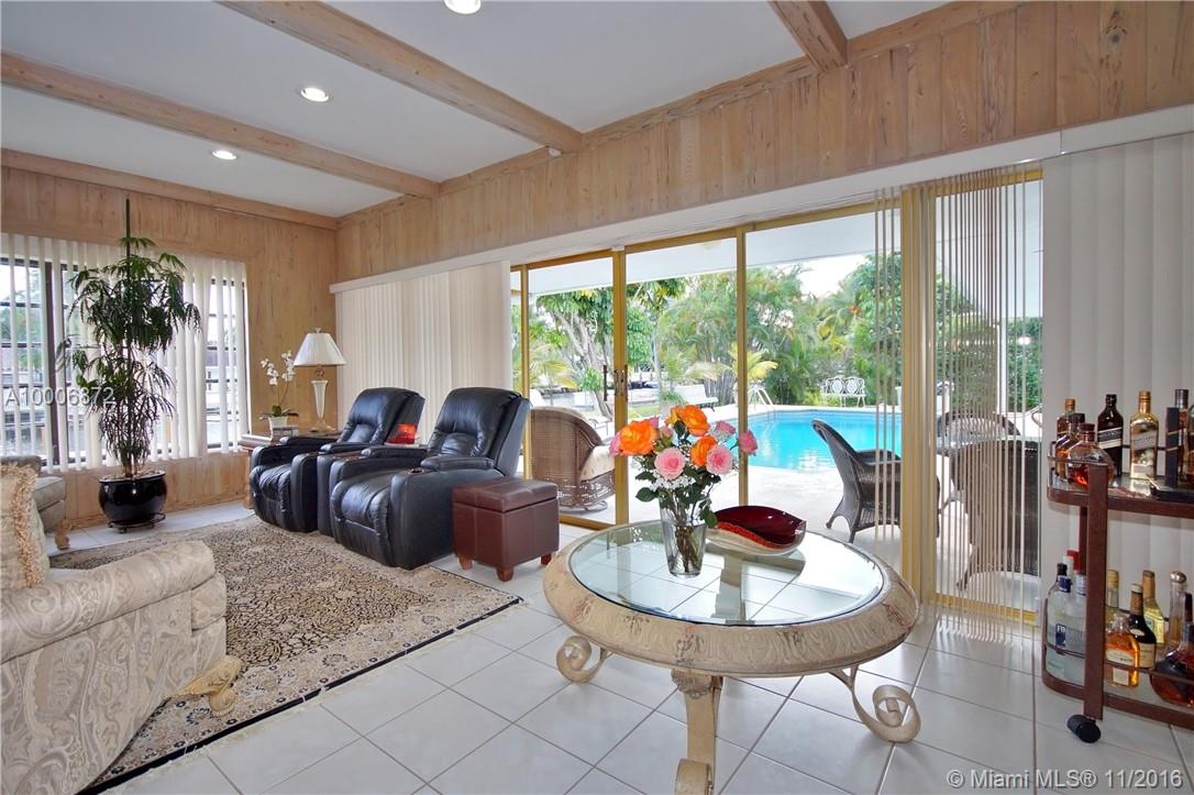 GOLDEN BEACH SEC D - Residential