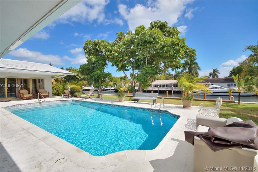GOLDEN BEACH SEC D - Residential