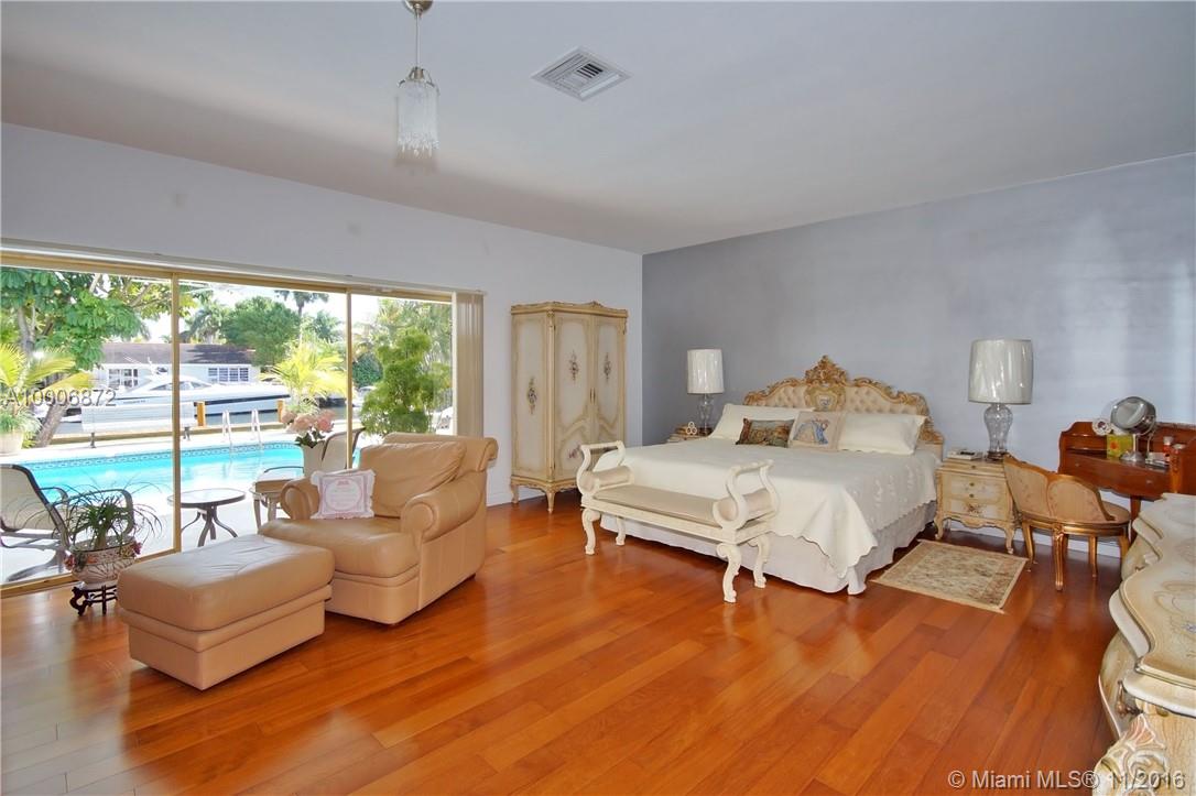 GOLDEN BEACH SEC D - Residential