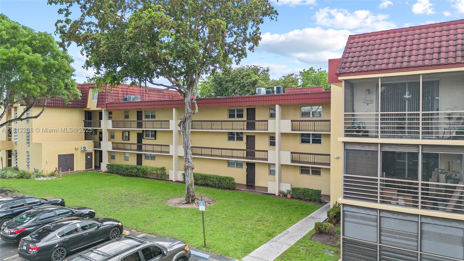 FOXCROFT APTS INC CONDO - Residential