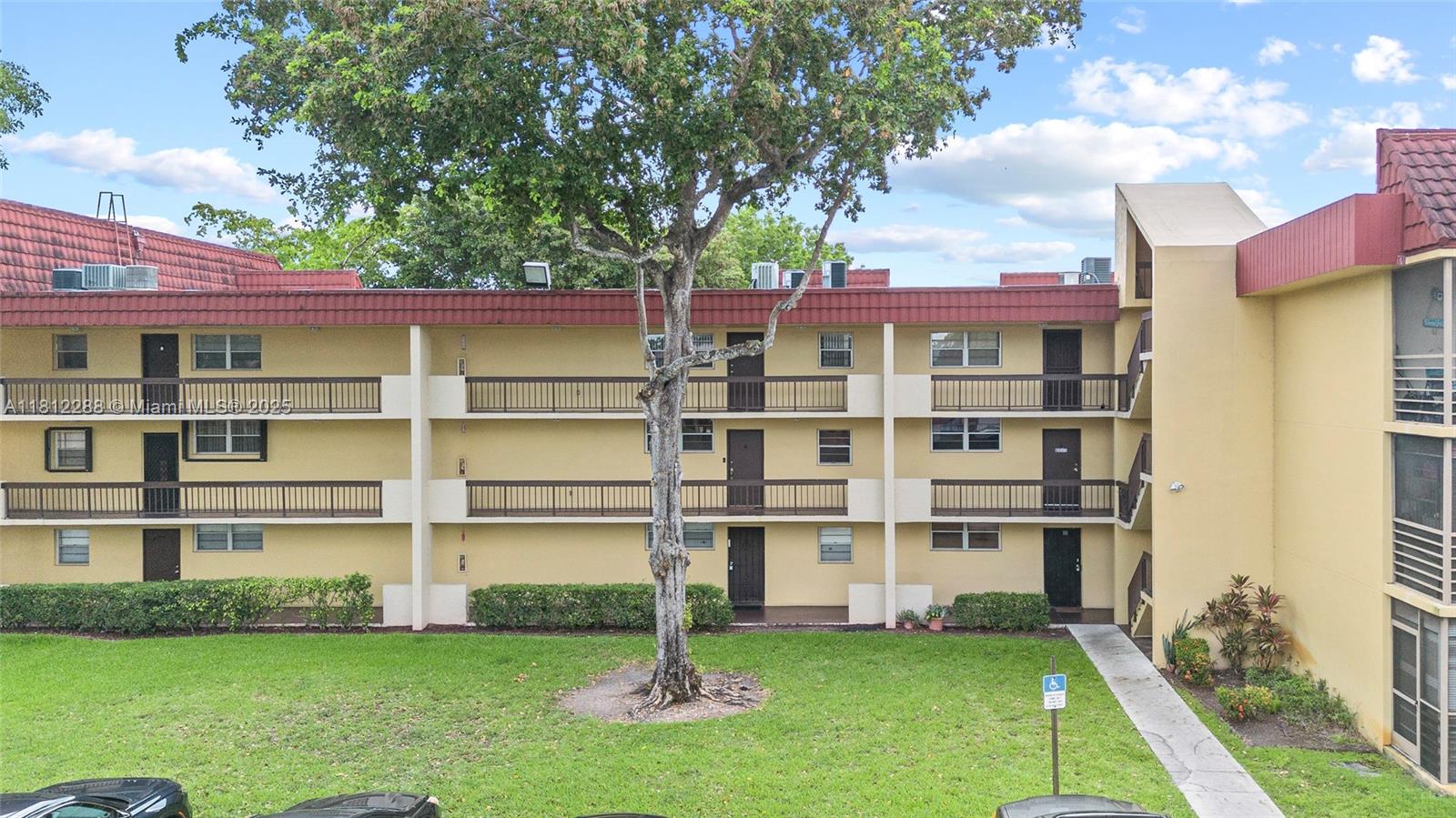 FOXCROFT APTS INC CONDO - Residential