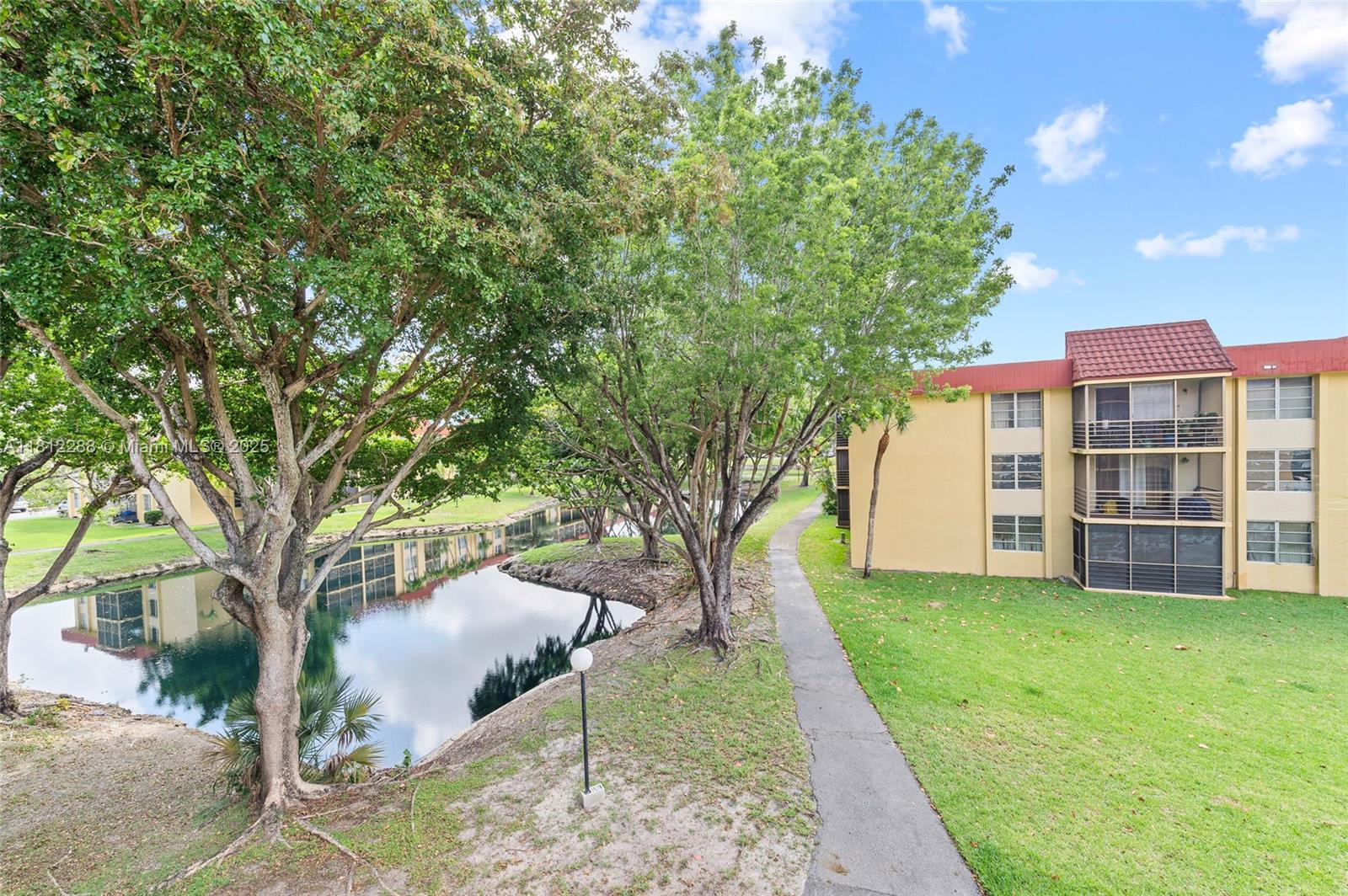 FOXCROFT APTS INC CONDO - Residential
