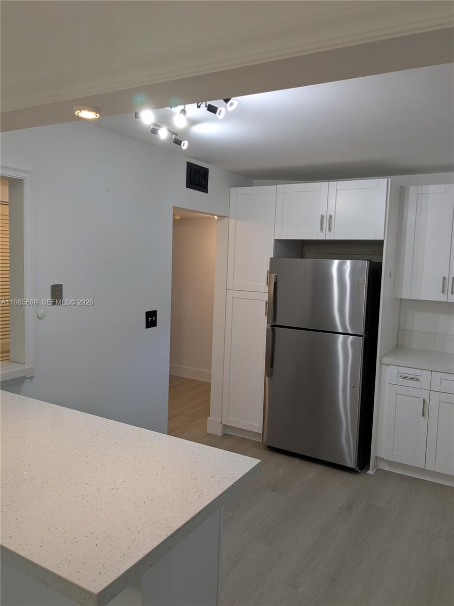 SUMMERTREE VILG CALIF CL - Residential