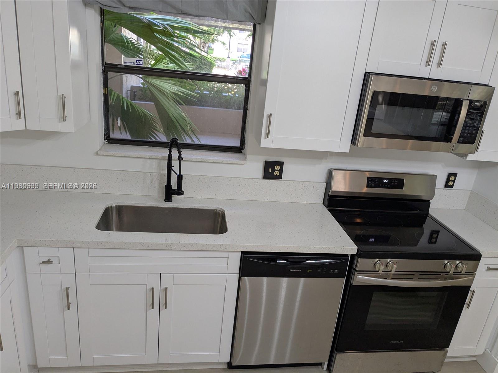 SUMMERTREE VILG CALIF CL - Residential