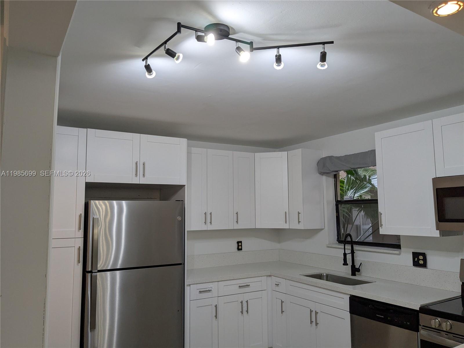 SUMMERTREE VILG CALIF CL - Residential