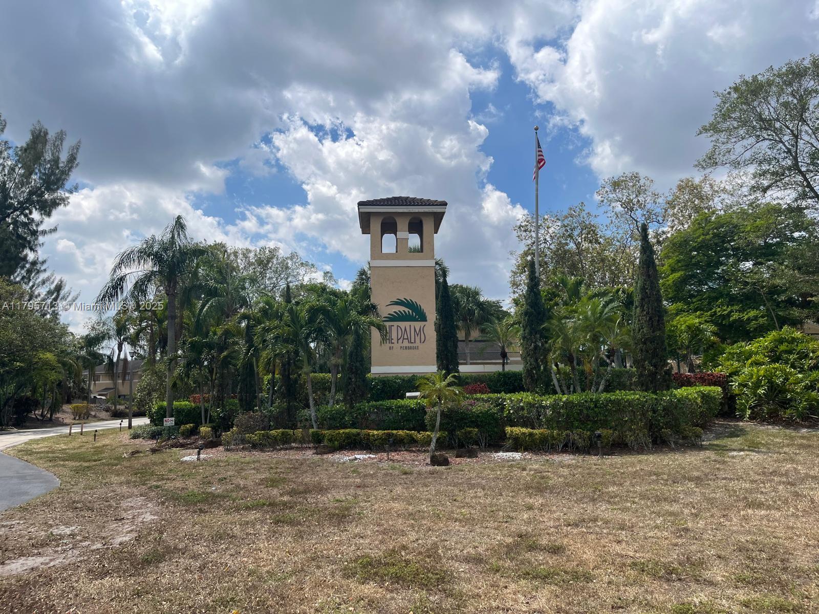 9491 N Palm Cir N 9491