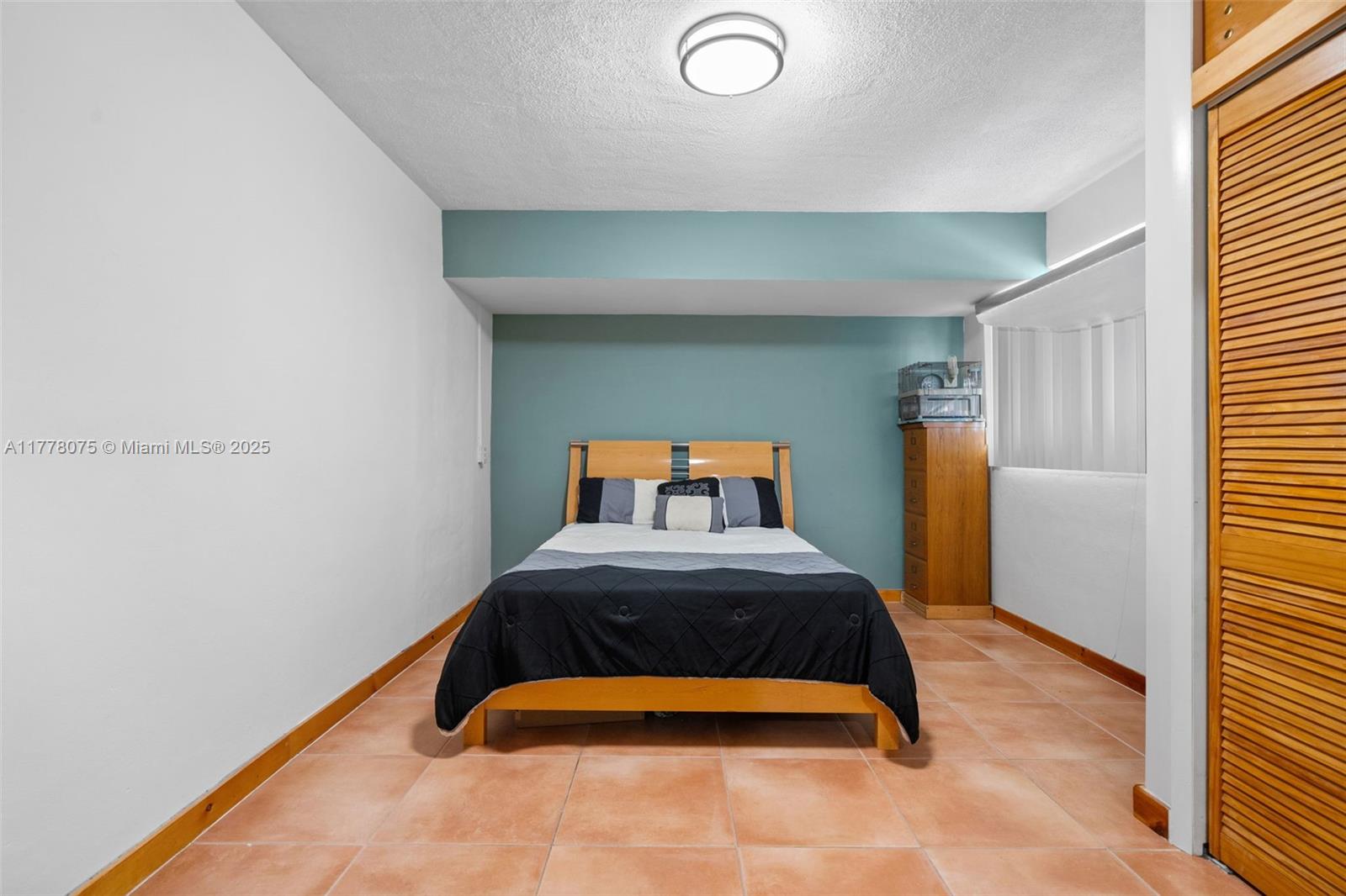 POMPANO ISLES - Residential