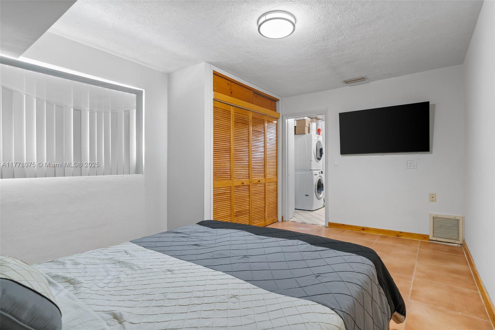 POMPANO ISLES - Residential