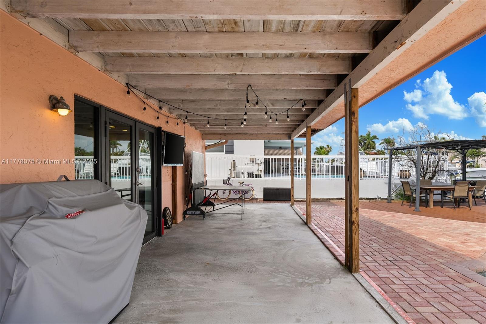 POMPANO ISLES - Residential