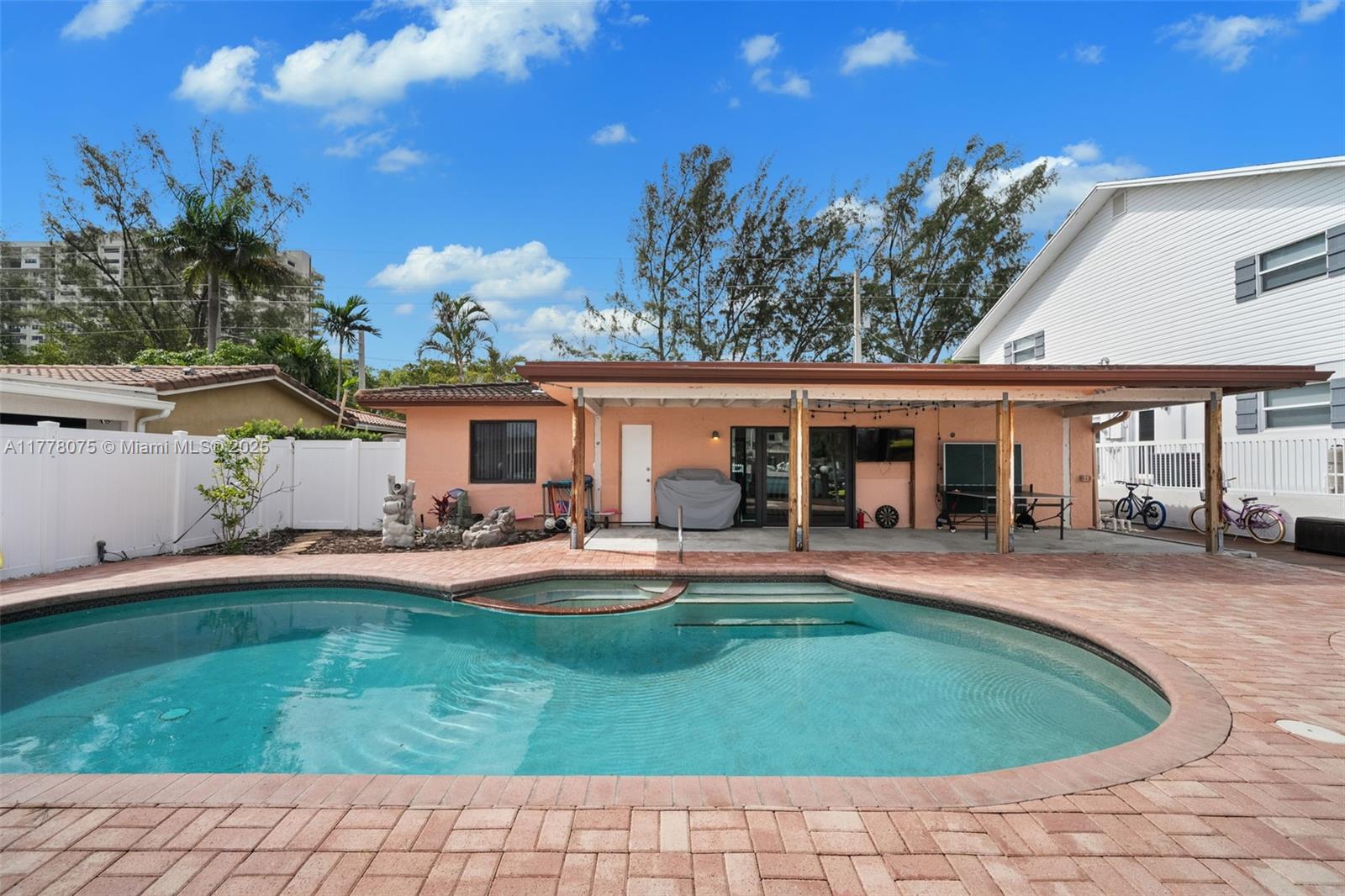 POMPANO ISLES - Residential