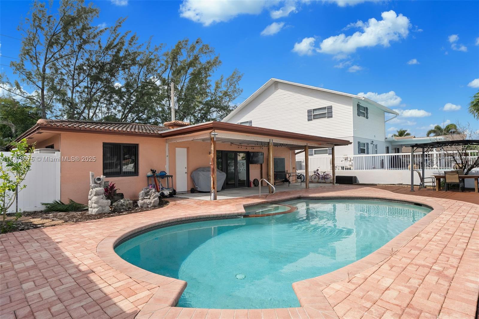 POMPANO ISLES - Residential