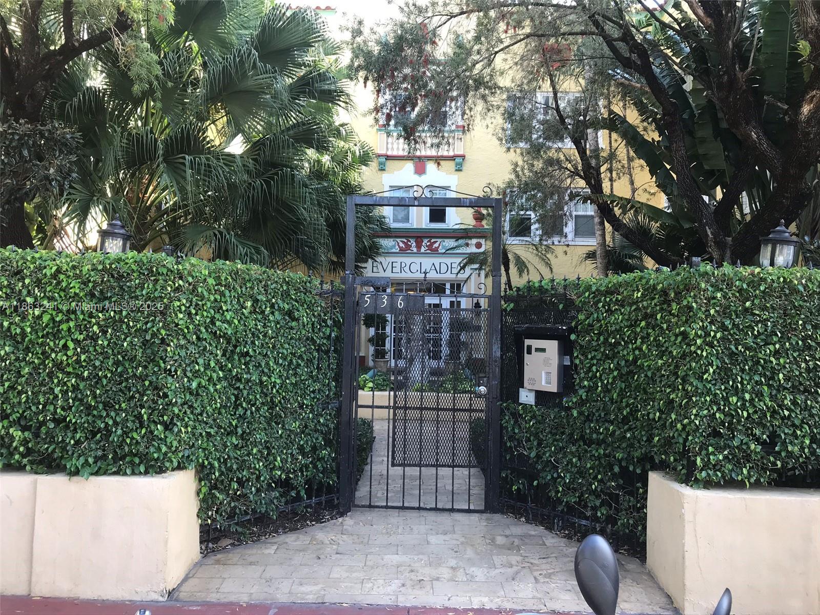MOVE IN SPECIAL: 1st Month Rent and Deposit Only!!!!
PRIME SOUTH BEACH LOCATION!!! EUROPEAN STYLE DECO 2/2 APARTMENT FOR RENT. (EACH ROOM HAS ITS BATHROOM INSIDE). STAINLESS STEEL APPLIANCES, CENTRAL AC. WALKING DISTANCE TO THE BEACH, CONVENIENT STORES, BEST RESTAURANT IN TOWN, AND BEST NIGHTLIFE. WATER, SEWER, AND TRASH INCLUDED. HURRY, WONT LAST!!!!!