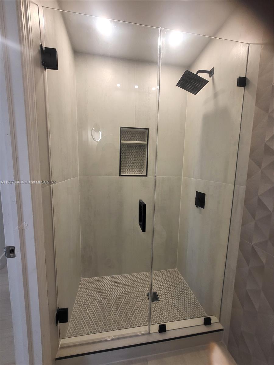 FIRST IMPRESSIONS II - Residential Lease