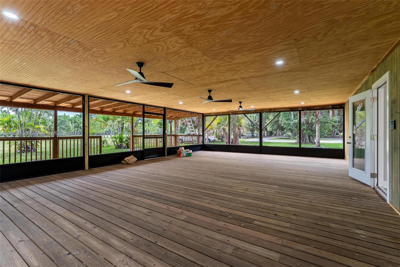 PALM BEACH FARMS CO 3 - Residential Lease