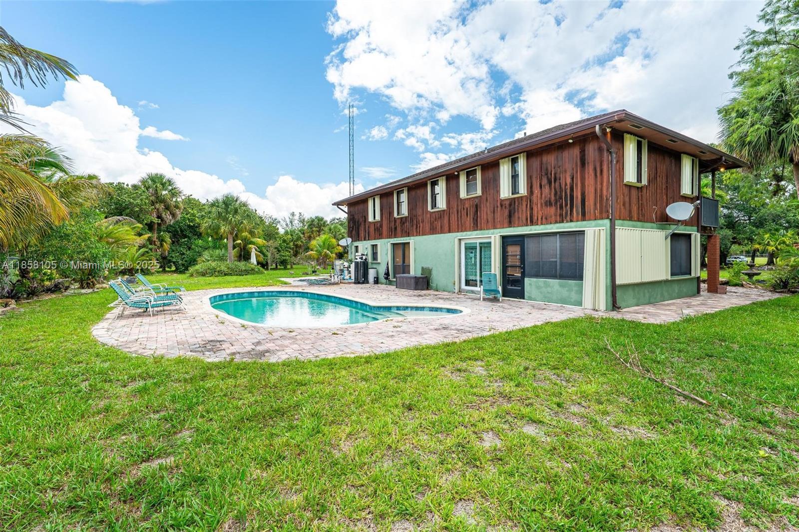 PALM BEACH FARMS CO 3 - Residential Lease