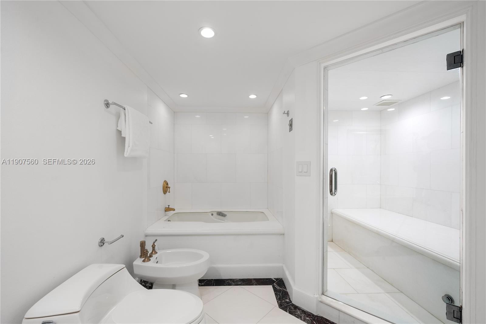 BRICKELL PLACE PHASE II C - Residential