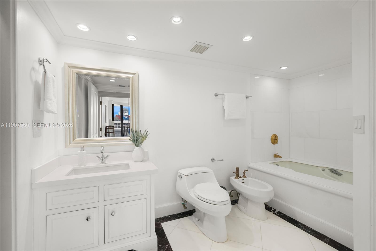 BRICKELL PLACE PHASE II C - Residential