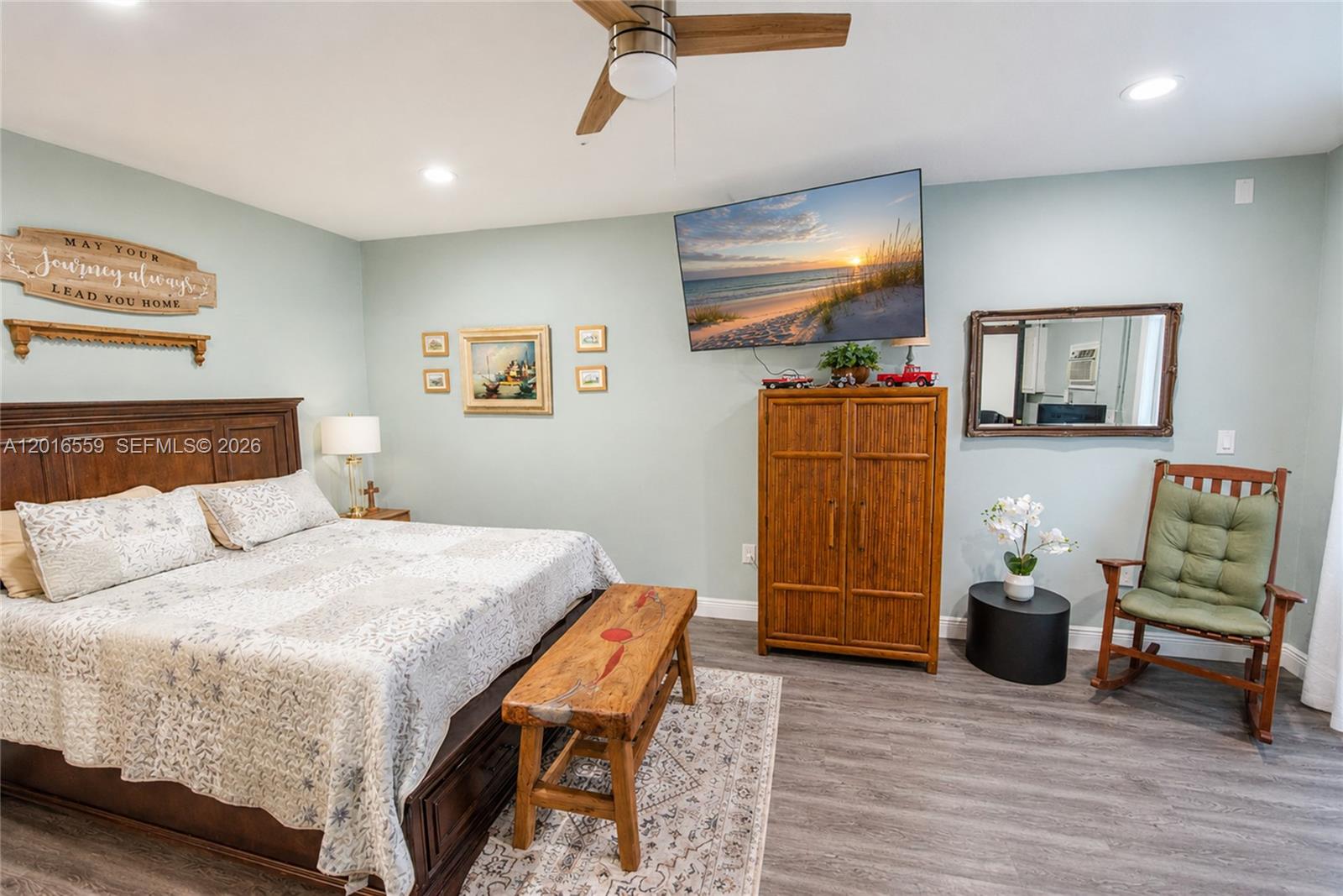 THREE LAKES - Residential