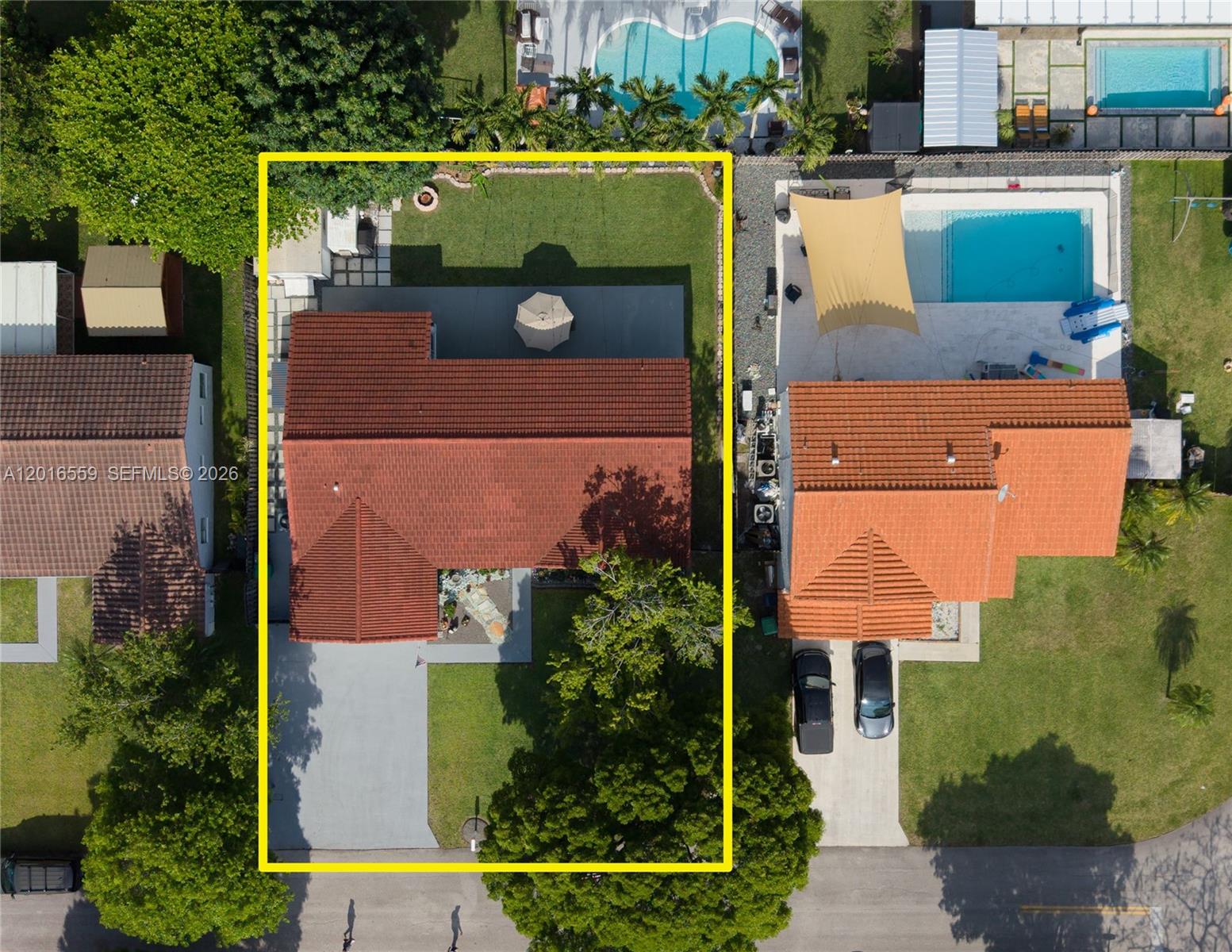 THREE LAKES - Residential