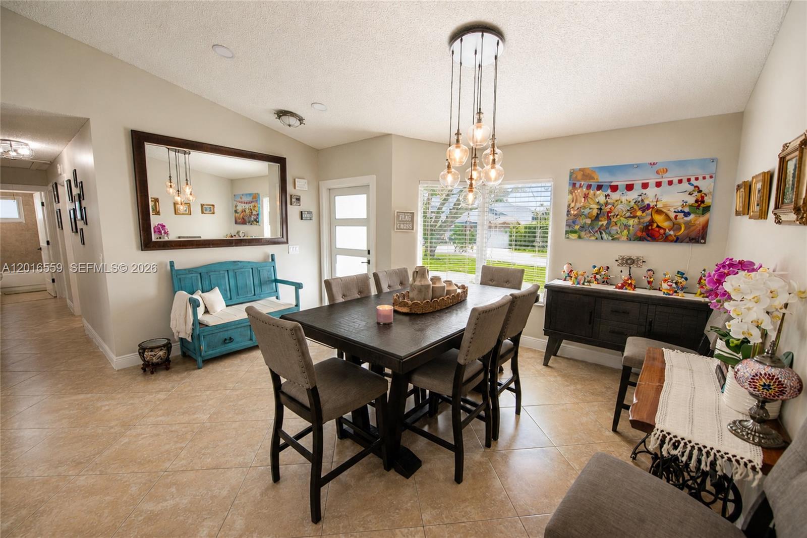THREE LAKES - Residential