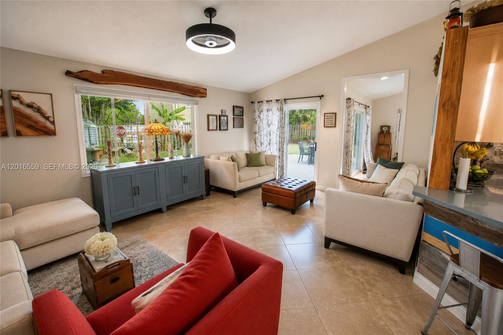 THREE LAKES - Residential