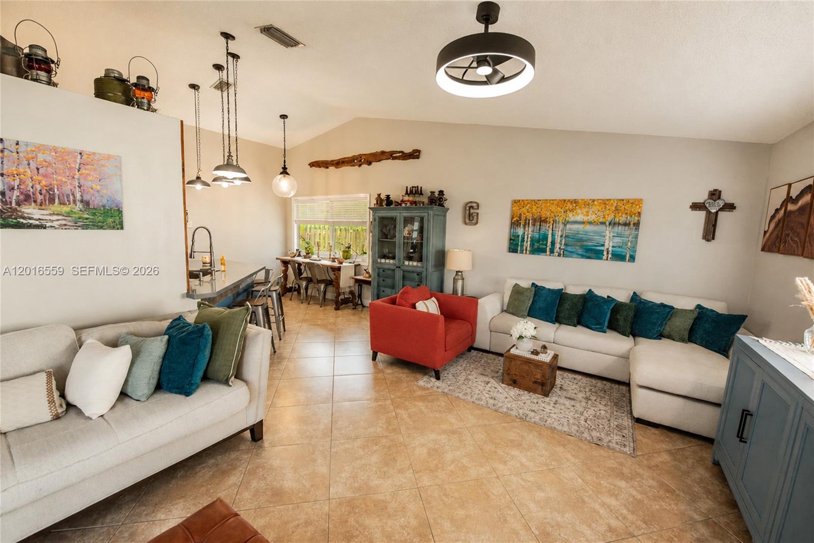 THREE LAKES - Residential