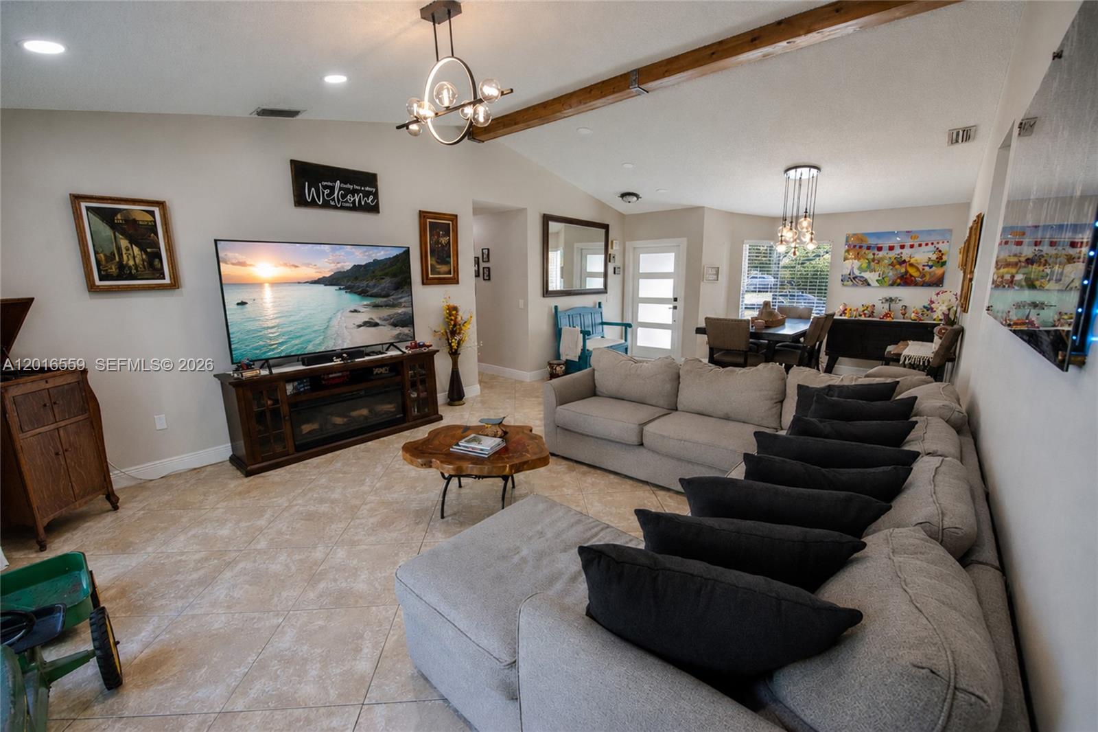 THREE LAKES - Residential