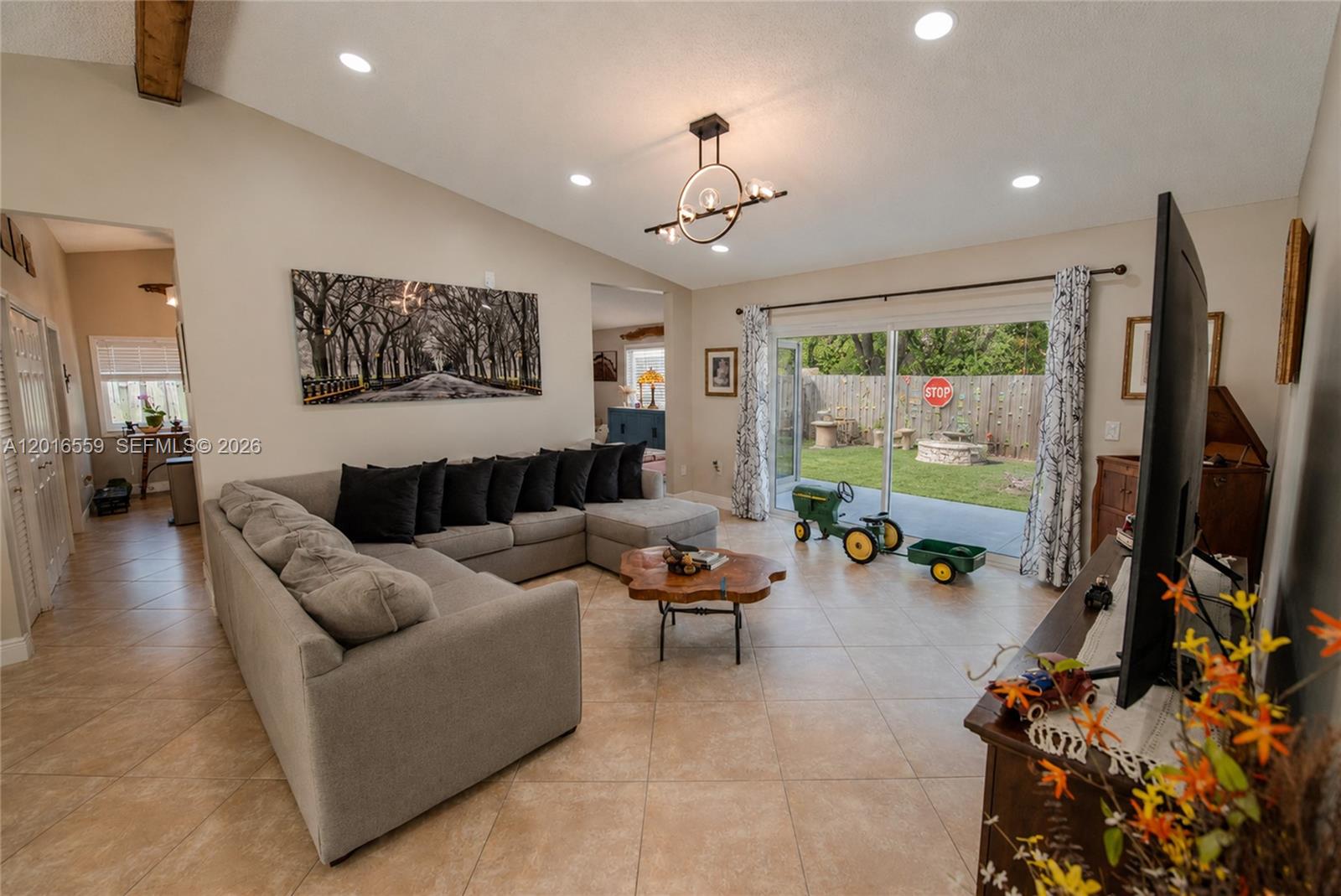 THREE LAKES - Residential
