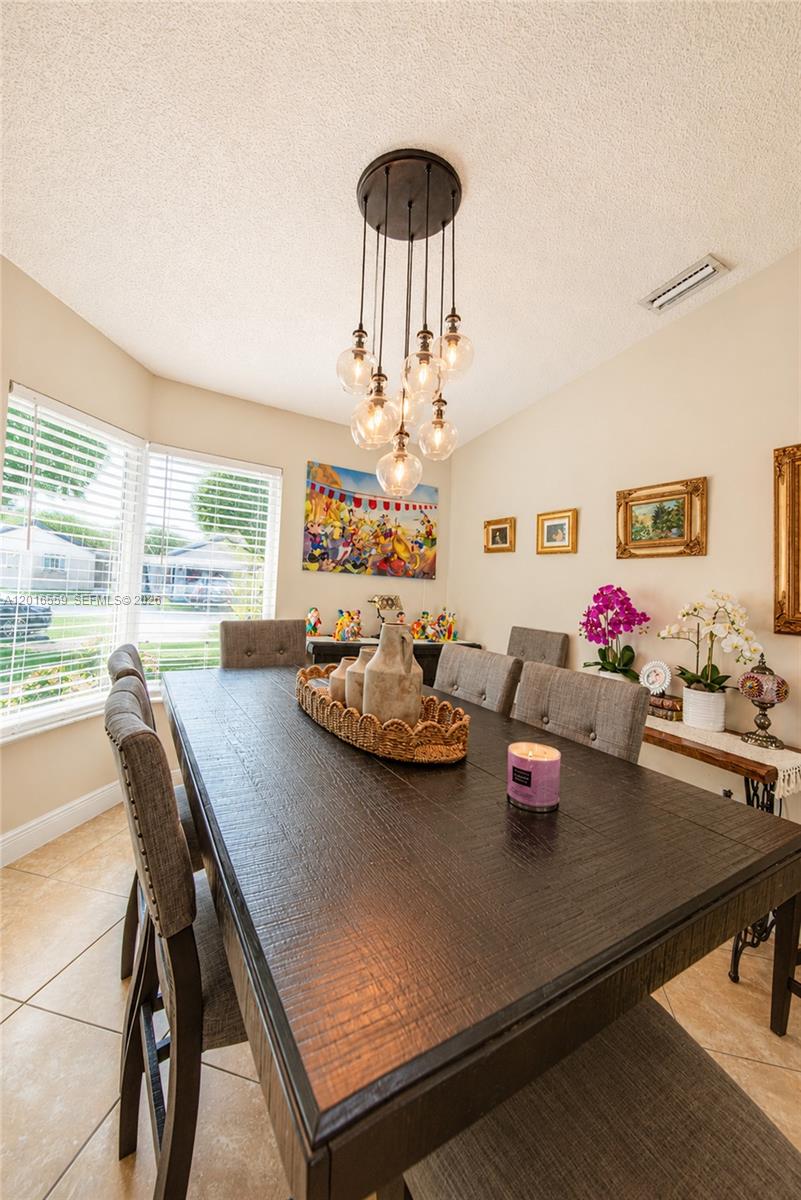 THREE LAKES - Residential