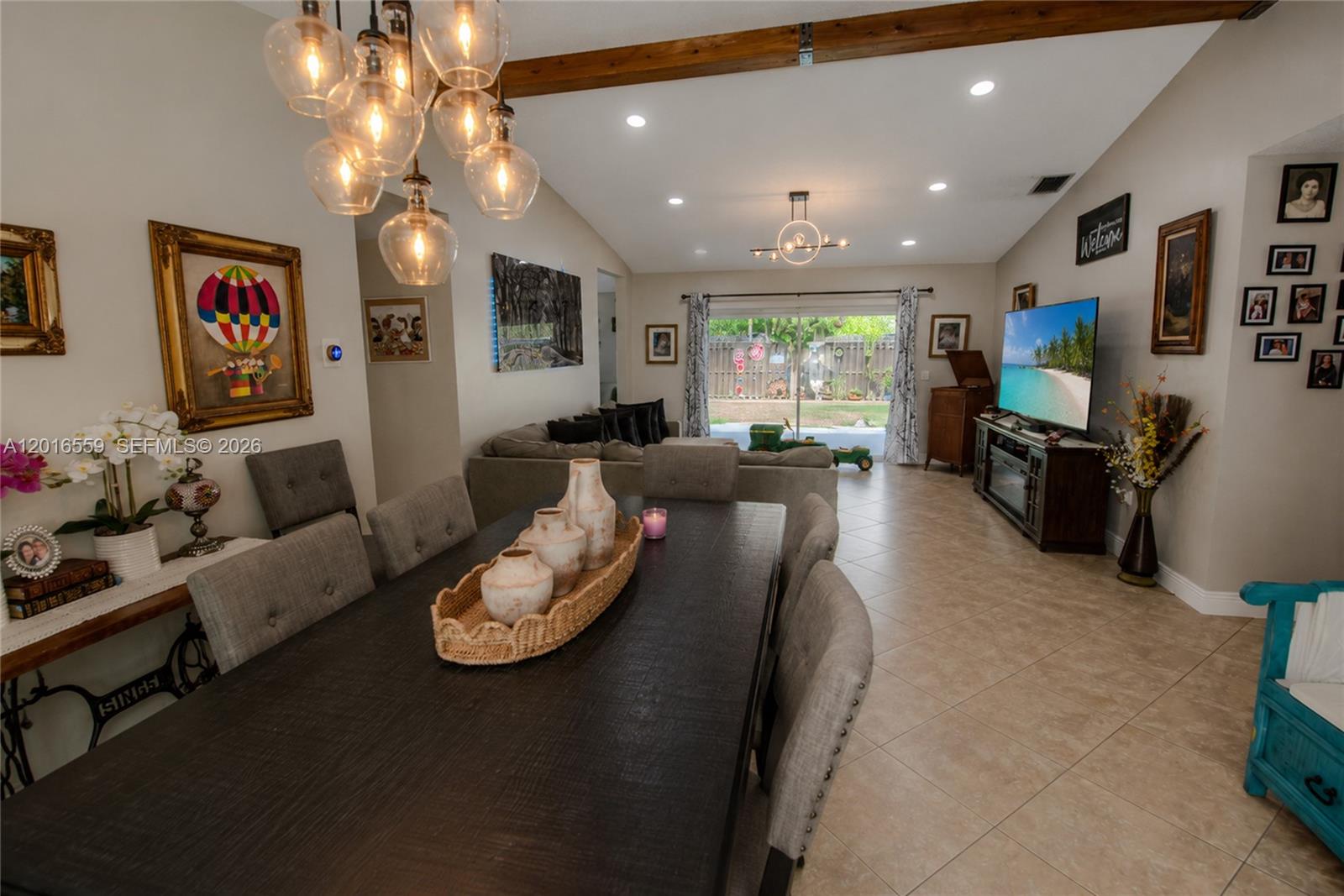 THREE LAKES - Residential