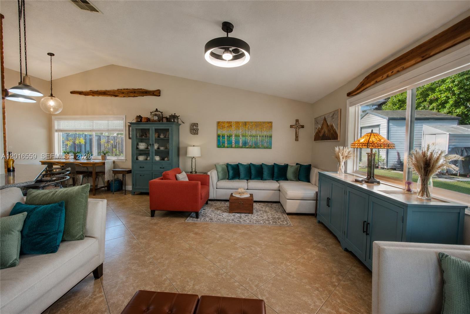 THREE LAKES - Residential