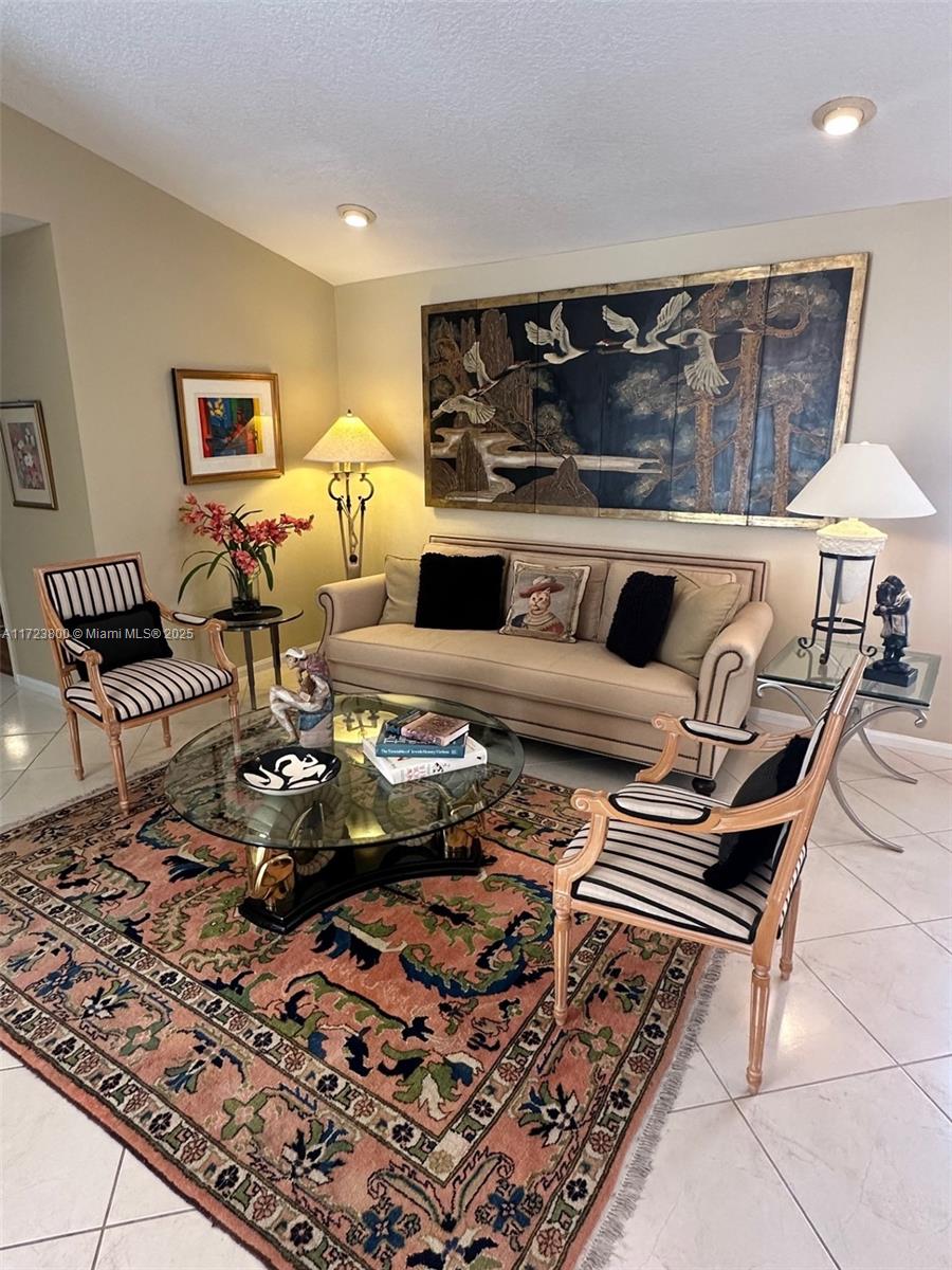 CASCADE LAKES - Residential