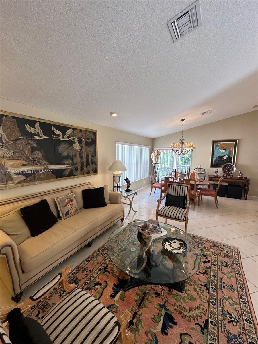 CASCADE LAKES - Residential