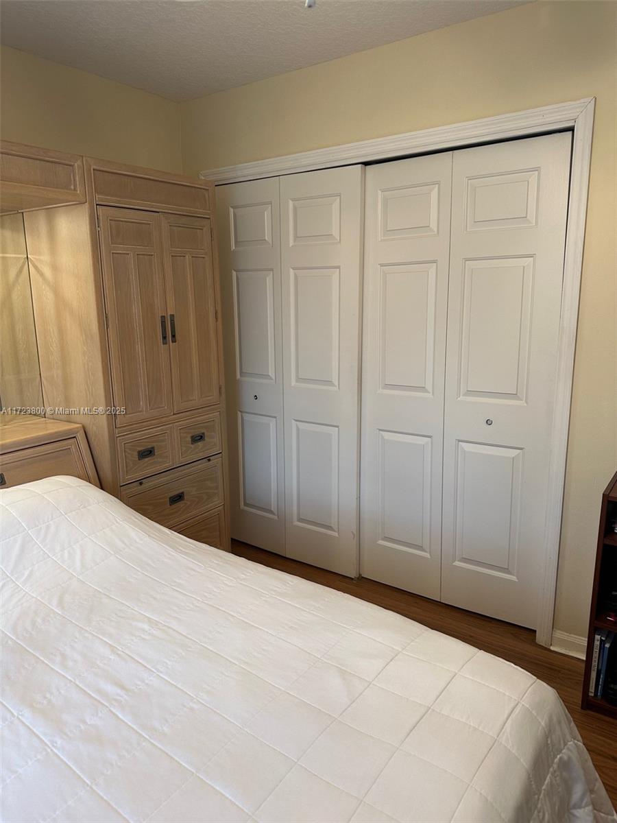 CASCADE LAKES - Residential