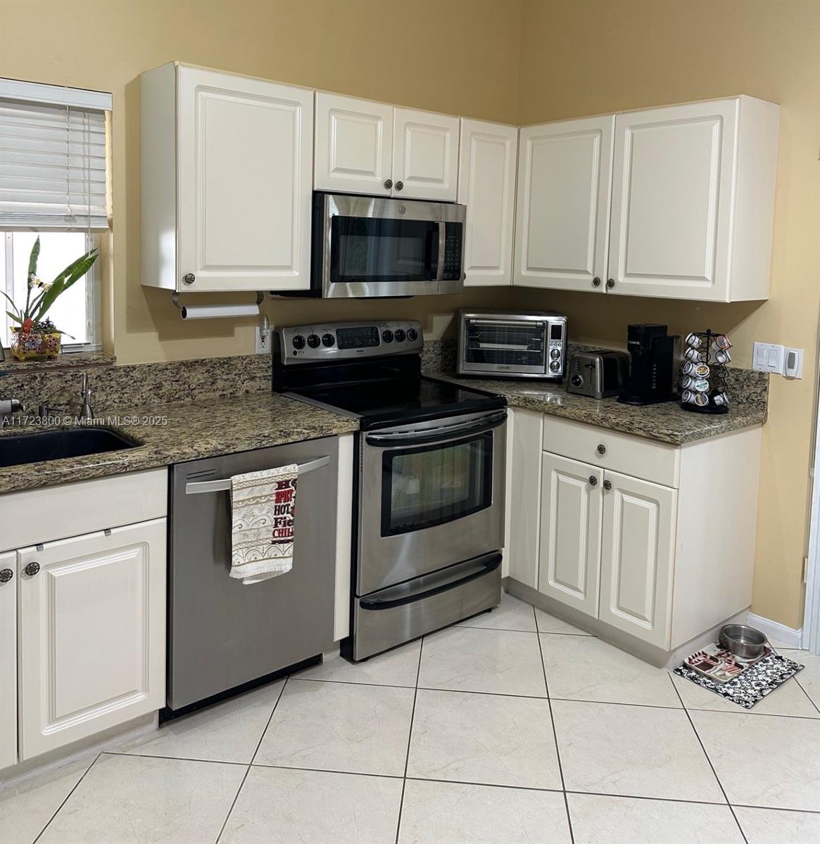 CASCADE LAKES - Residential