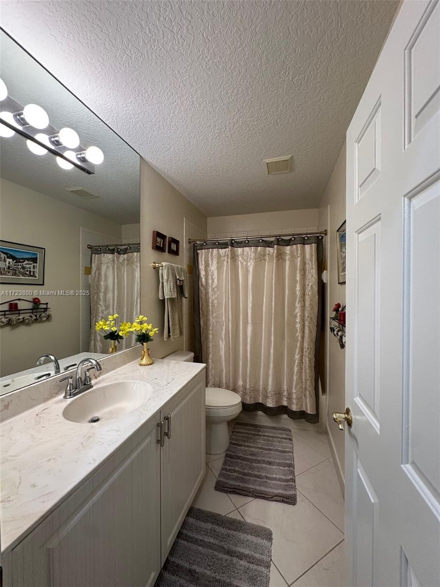 CASCADE LAKES - Residential