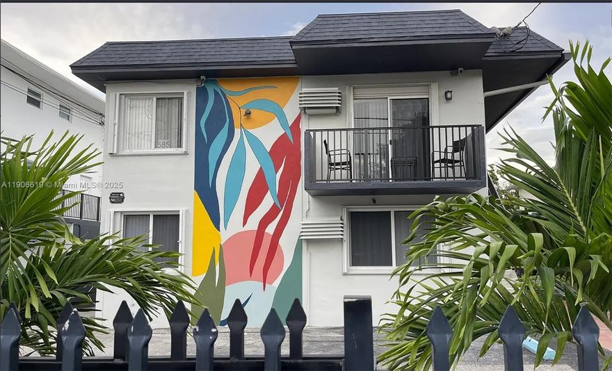 Located in the prestigious and highly sought-after neighborhood of The Roads, this charming 2-bedroom unit offers both comfort and convenience. 1 Assigned Indoor Parking Space, and street parking. On-Site Laundry Facilities. Walking distance to Calle 8 and Brickell, Safe & Quiet Residential Area, No Pets Allowed. 1st Floor 
This cozy apartment is perfect for professionals or couples looking to live near the heart of Miami, while enjoying the tranquility of a residential neighborhood. Rapid approval no association.