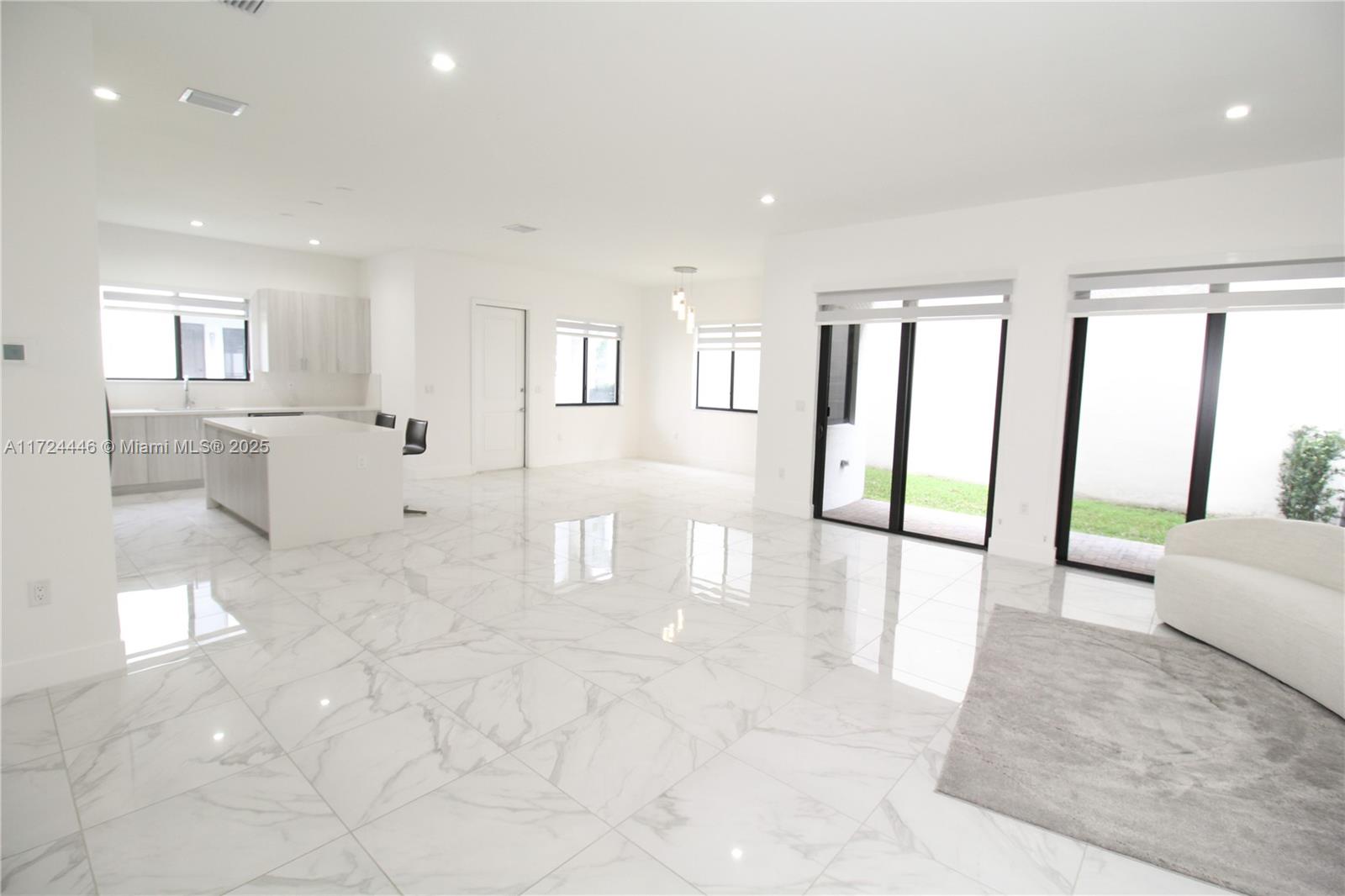 CANARIAS EAST - Residential