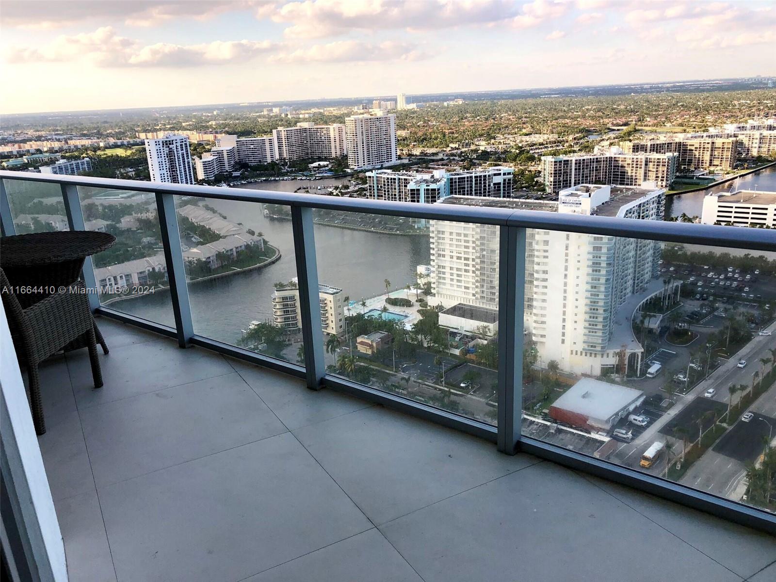 Hyde Resort and Residences - Residential