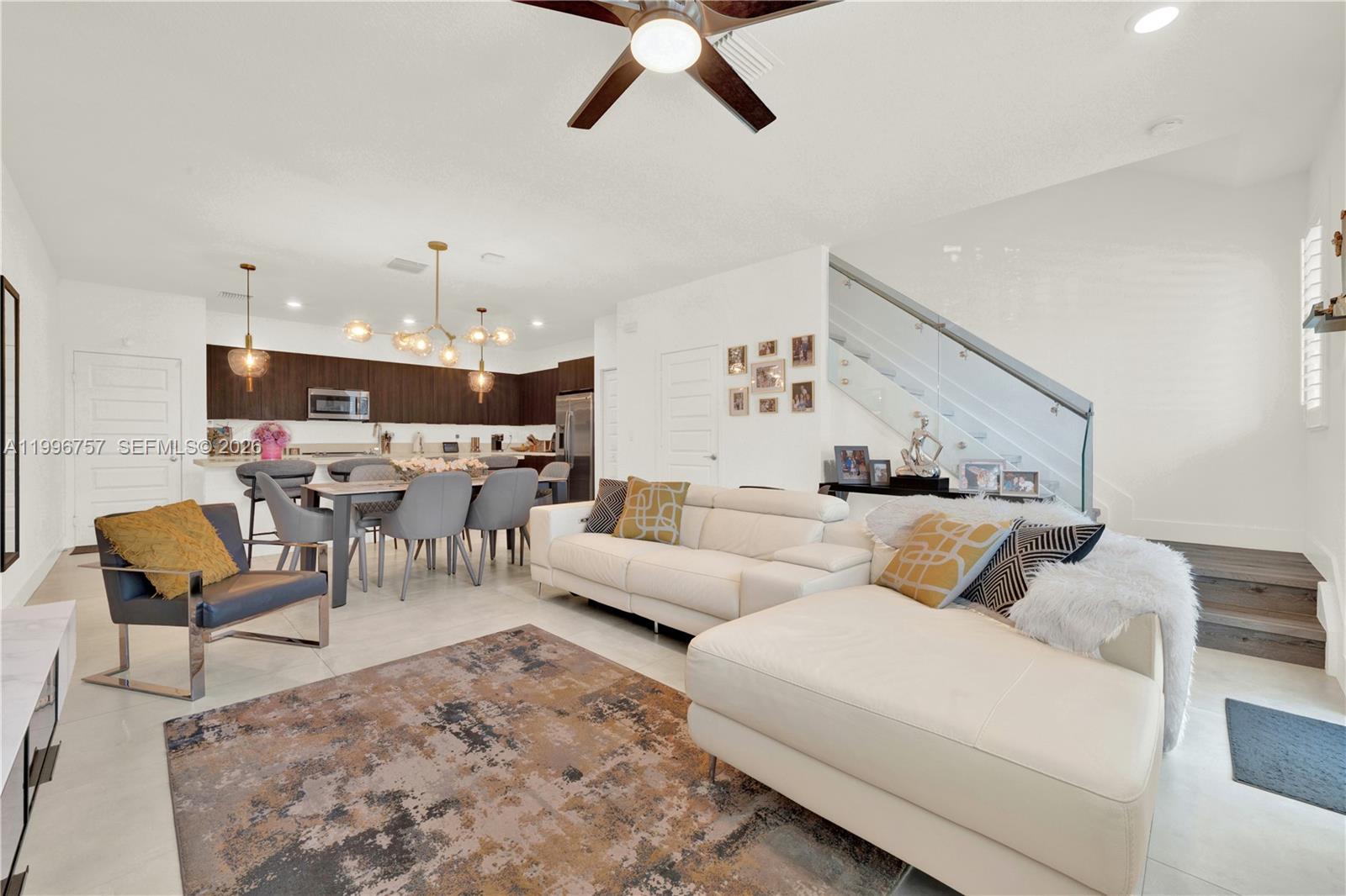 DOWNTOWN DORAL SOUTH PHAS - Residential