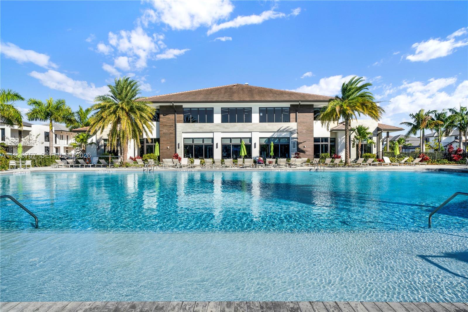 DOWNTOWN DORAL SOUTH PHAS - Residential