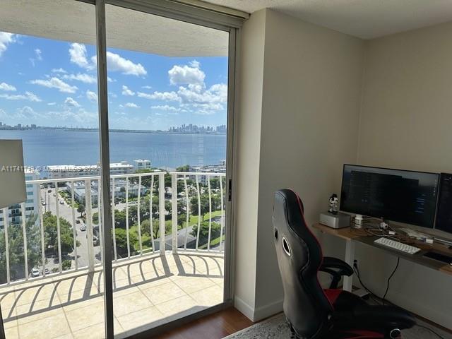 THE GRANDVIEW PALACE COND - Residential