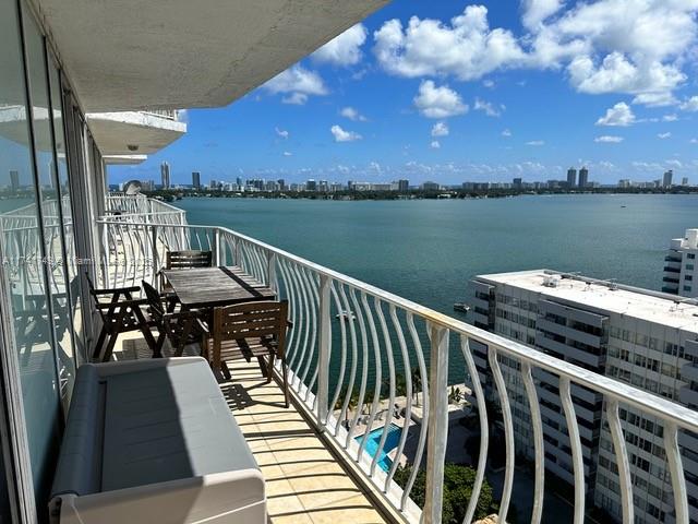 7601 E Treasure Dr 1905