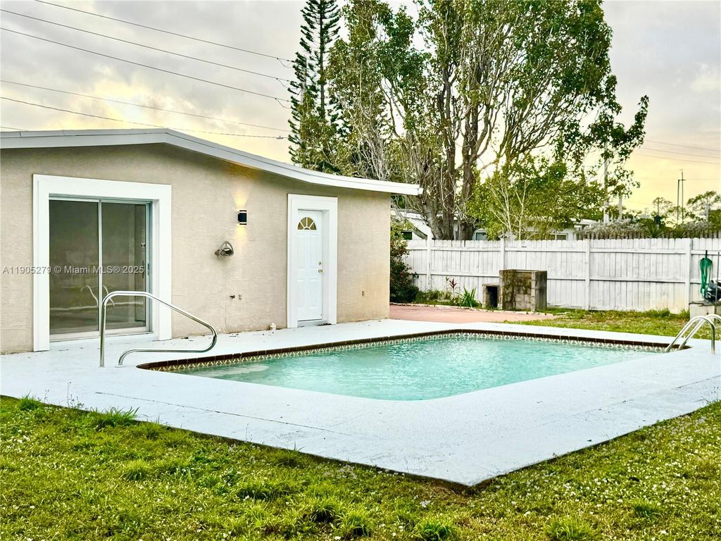 Photo of 121 NE Prima Vista Blvd, Port St Lucie, FL 34983 (MLS # A11905279)