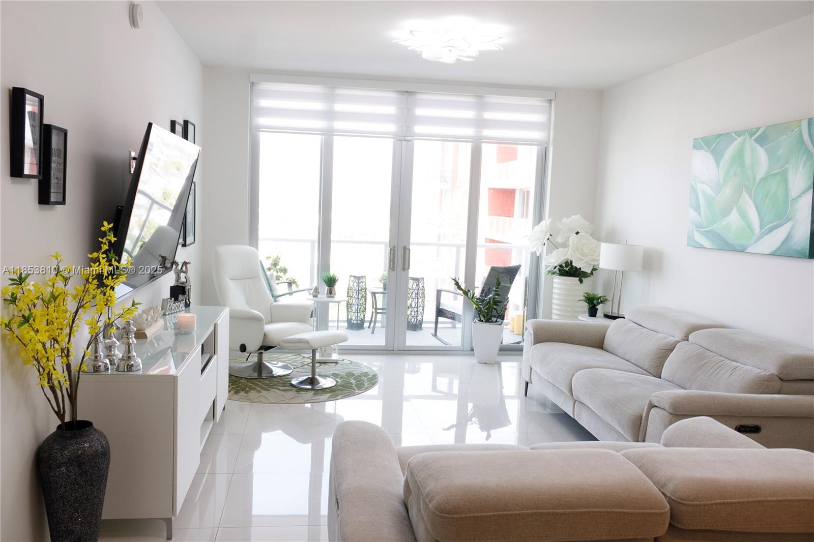 Beautiful Condo in the most desirable Midtown Doral, featuring 1 bedroom and 2 bathrooms plus Den/
Den could be closed out and can be used as a second bedroom or office. Its conveniently located in the best modern area in Doral. Unit features porcelain floors, Amazing open kitchen with European cabinetry, premium self-closing, quartz counter tops, and Bosch stainless steel appliances. With large walk-in closets, floor to ceiling, impact windows, sliding glass doors, energy efficient central A/C. A few minutes front the airport, downtown Doral, International and Dolphin mall, conveniently located, great views!!