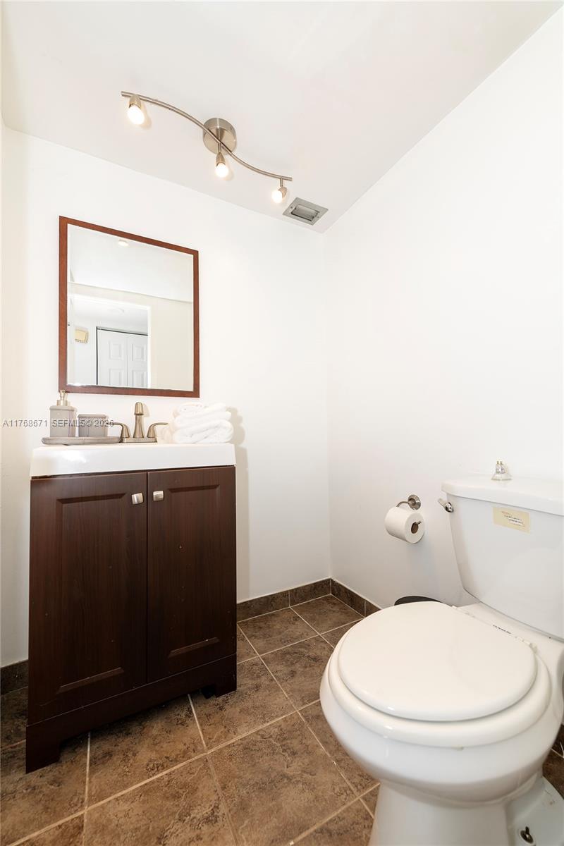 COMMODORE PLAZA CONDO - Residential