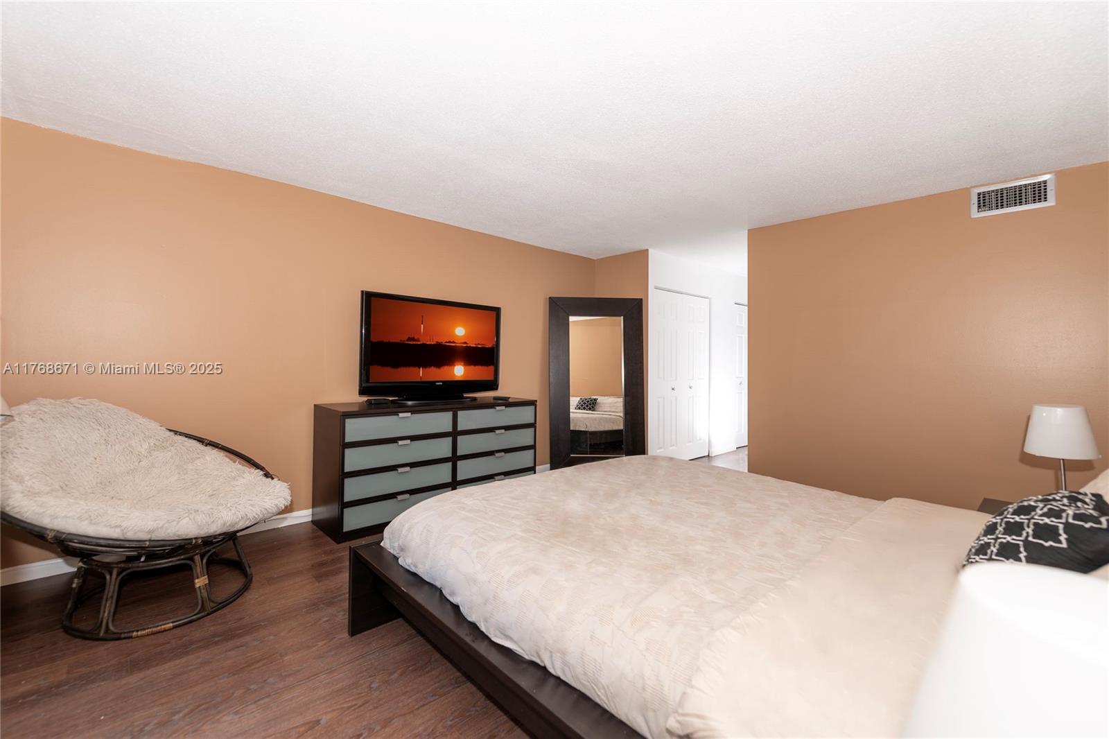 COMMODORE PLAZA CONDO - Residential