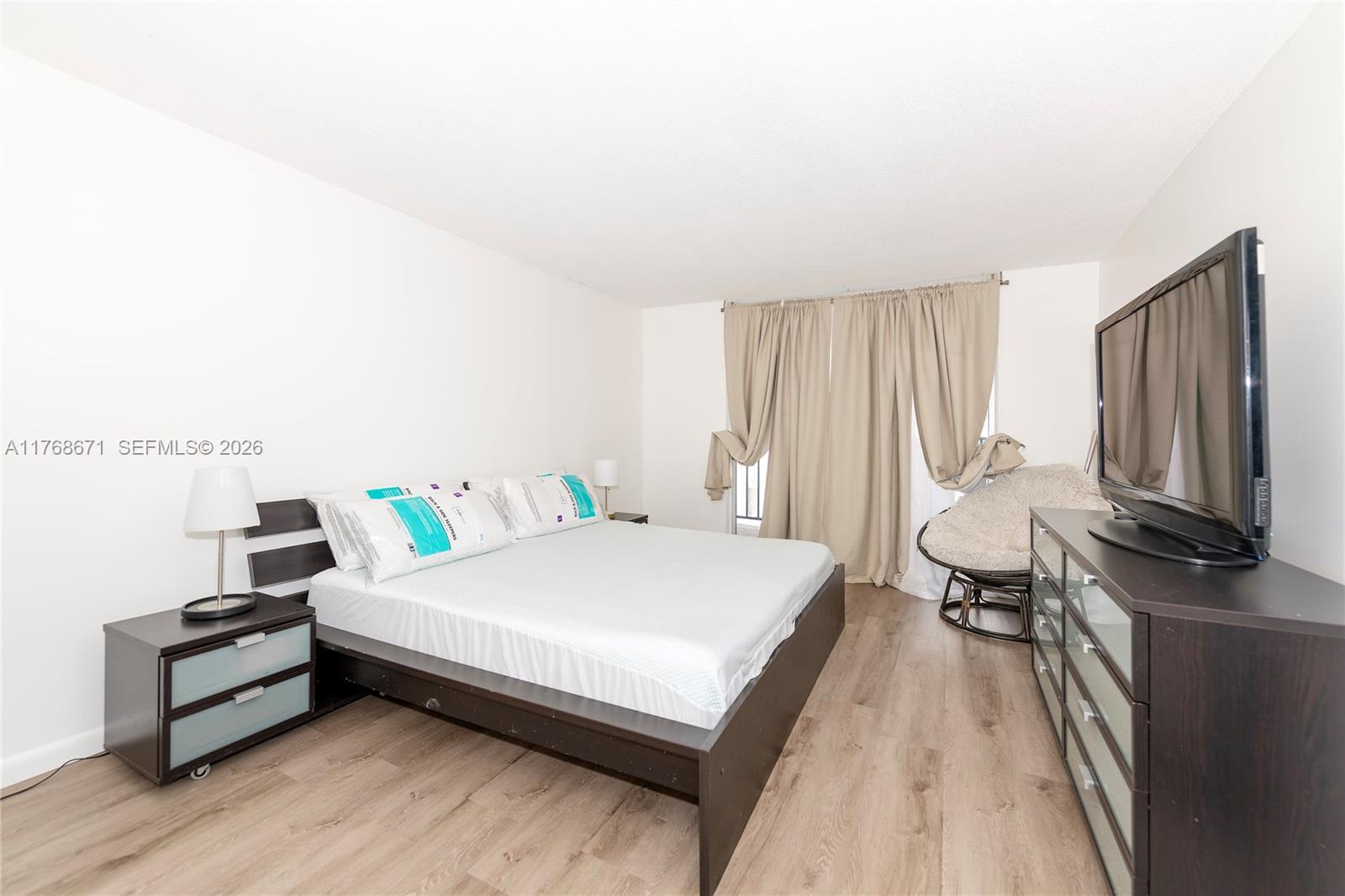 COMMODORE PLAZA CONDO - Residential